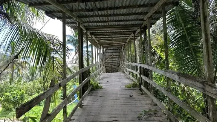 Gotong Royong Jadi Solusi Perbaikan Jembatan Kayulompa