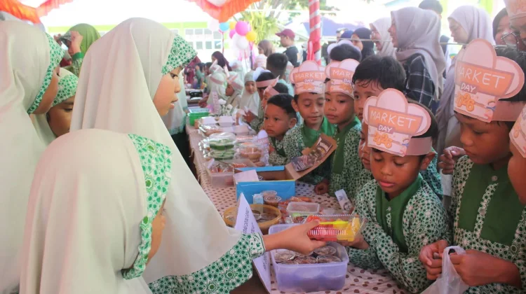 Market Day Kelas 1 Tanamkan Jiwa Wirausaha sejak Dini