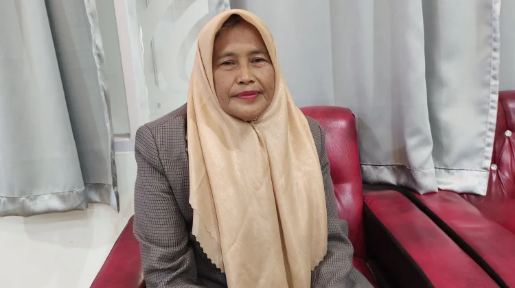 Ibu guru Rohani 28 tahun mengabdi di SDN Pulias pulau
