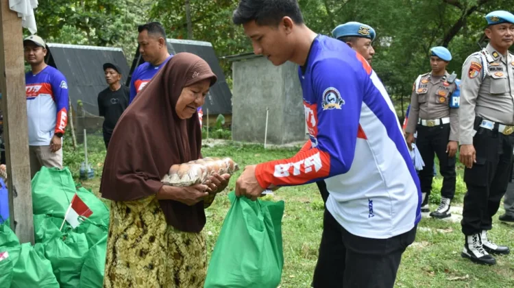 Polda Sulteng dan BTA Salurkan Bantuan Sosial di Desa Bale