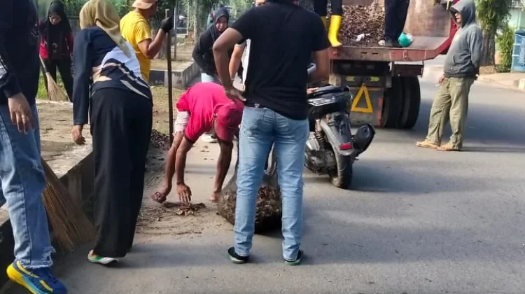 Kerja Bakti Jum’at Bersih Kantor Camat Baolan