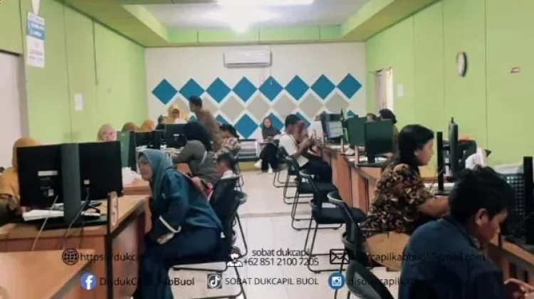 Disdukcapil Buol Dipadati Warga Urus Dokumen Kependudukan