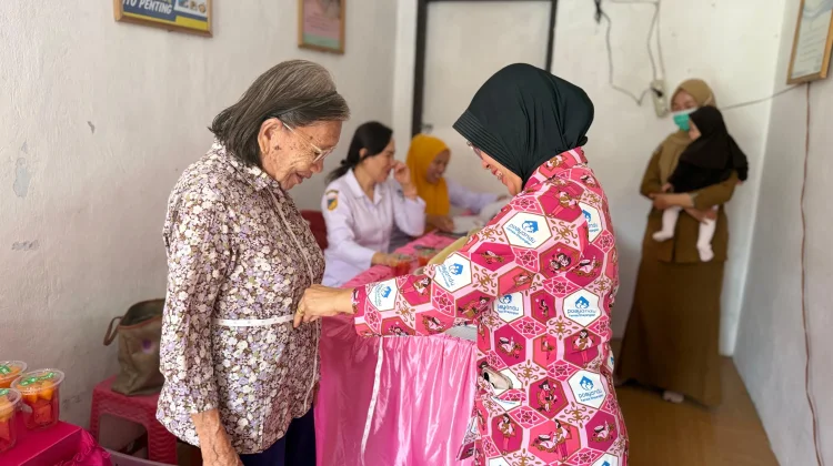 Lansia Antusias Ikuti Cek Kesehatan Gratis di Posyandu Kemala