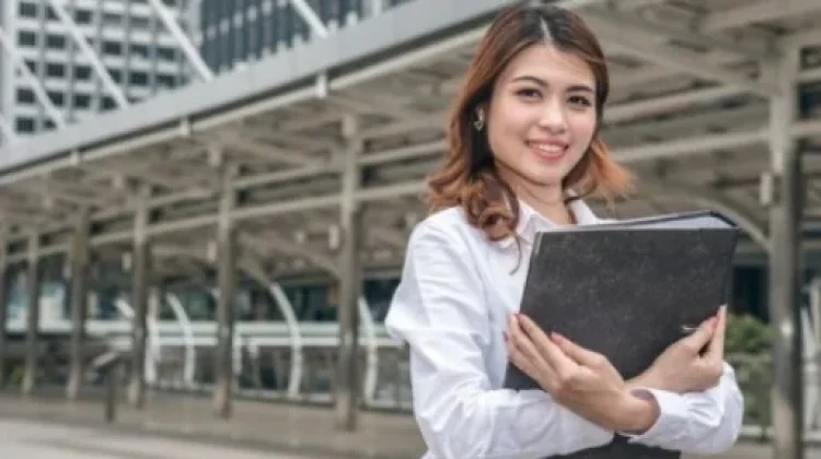 Wanita Karier Tetap Bisa Utamakan Keluarga di Tengah Kesibukan