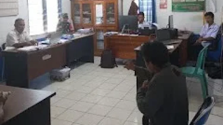Babinsa Koramil Dondo Perkuat Sinergi dengan Pemdes Jaga Kamtibmas