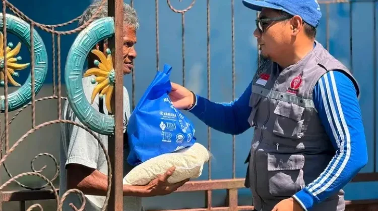 Komunitas Jumat Berbagi Salurkan 20 Paket Sembako di Desa Olaya