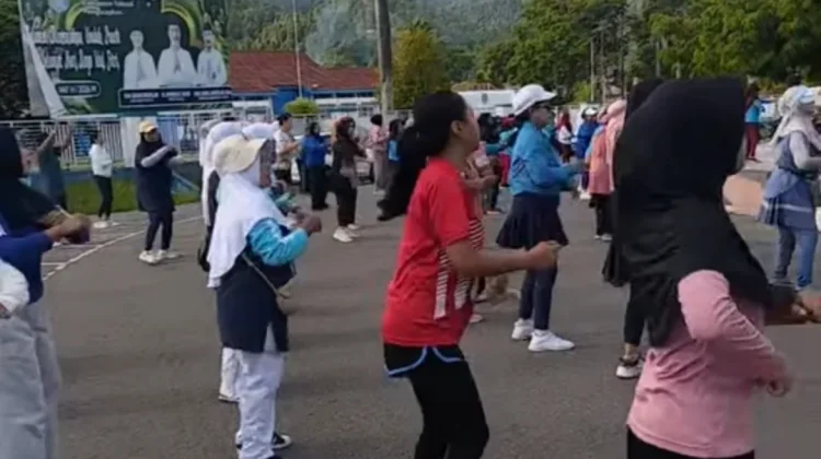 Senam Sehat di Tugu Cengkeh Tolitoli Disambut Antusias Warga