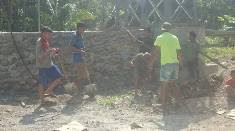 Sinergi Babinsa dan Warga Pacu Pembangunan Jembatan Garuda