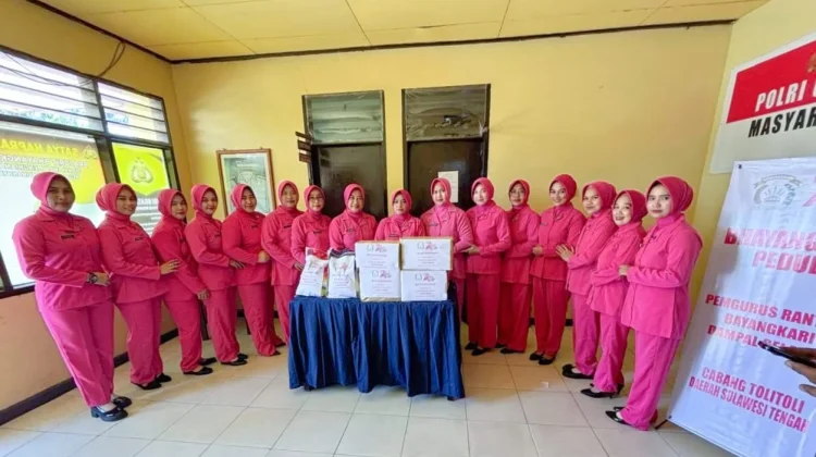 Bhayangkari Dampal Selatan Salurkan Sembako untuk Warga Kurang Mampu