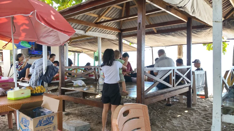 Memilih Liburan Akhir Pekan diPantai Lalos
