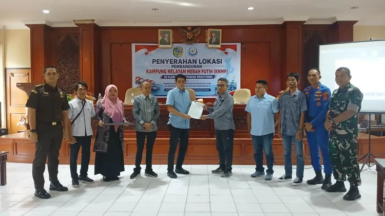 Bupati Erwin Burase Serahkan Lokasi Pembangunan KNMP