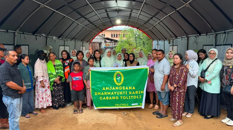 Dharmayukti Karini Tolitoli Salurkan Bantuan Korban Kebakaran