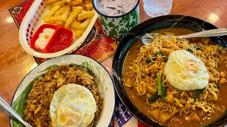 Warkop Tolitoli Dipadati Pengunjung saat Malam Minggu