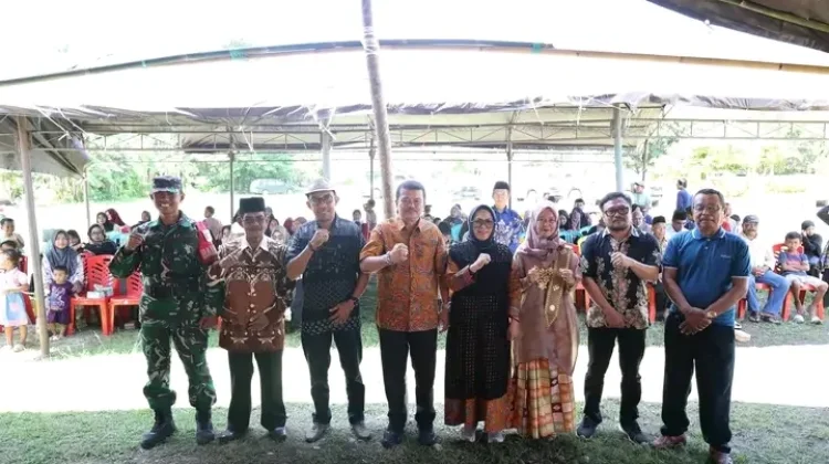Wabup Abdul Sahid Hadiri HUT ke-19 Desa Khatulistiwa