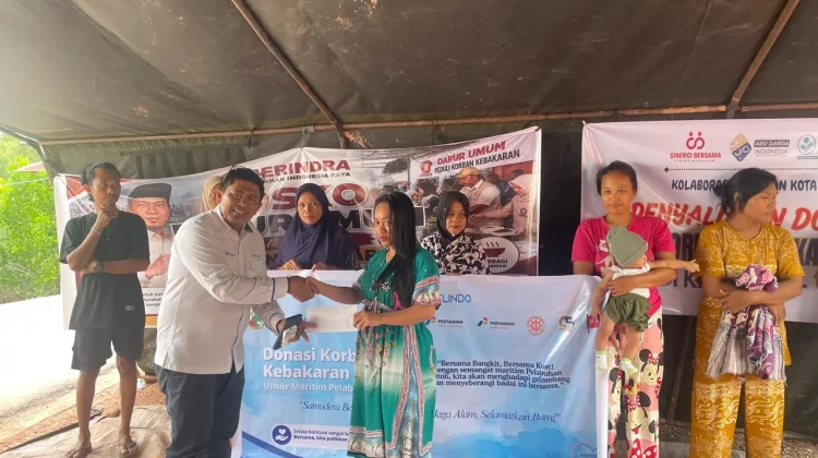 Unsur Maritim Pelabuhan Dede Bantu Korban Kebakaran Sidoarjo