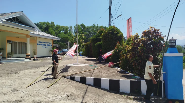 RRI Tolitoli Semarakkan HUT Ke-81 RI dengan Umbul-Umbul