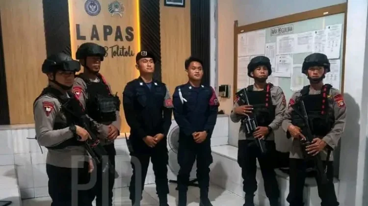 Patroli Malam Brimob Jaga Kamtibmas Tetap Kondusif di Tolitoli