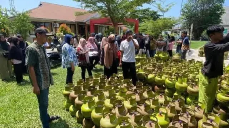 Pemkab Parigi Moutong Salurkan 560 Tabung LPG 3 Kg Gratis