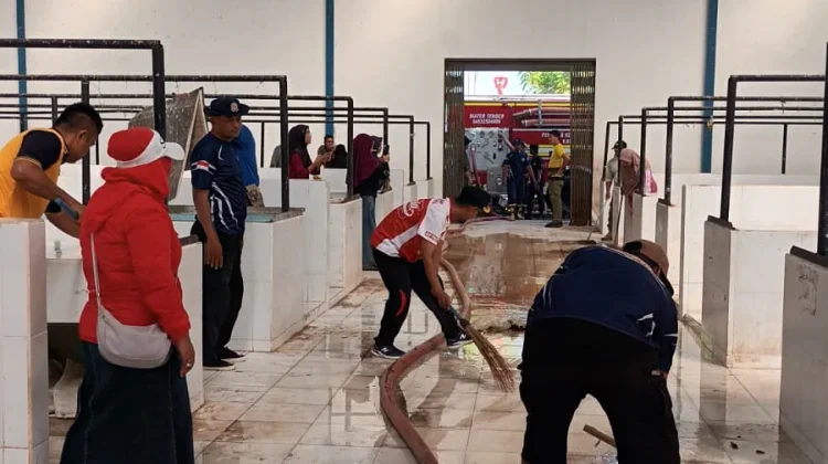Lurah Tambun Ajak Warga Jaga Kebersihan Pasar Rakyat