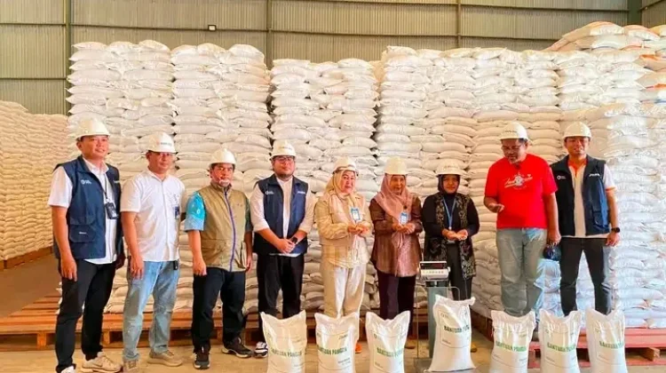 Pemkab Parimo Pastikan Kualitas Bantuan Pangan di Gudang Bulog