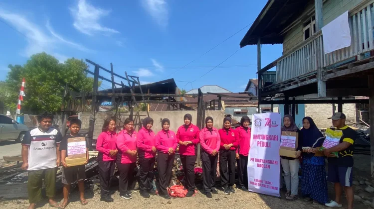 Bhayangkari Baolan Salurkan Bantuan untuk Korban Kebakaran