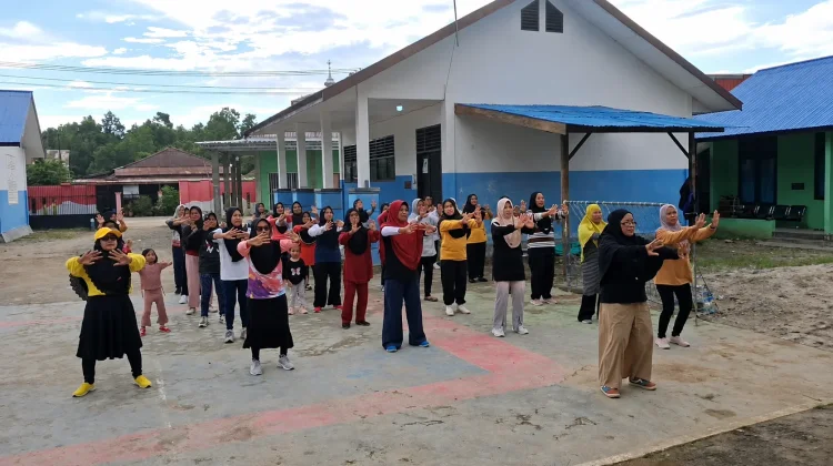 Senam Lansia Jadi Cara Warga Kabinuang Jaga Kebugaran