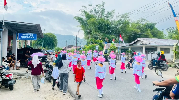 Lomba Gerak Jalan SD dan SMP Meriahkan HUT ke-81 RI di Tolitoli