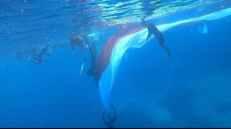 Desa Monano Dorong Pariwisata lewat Pengibaran Bendera di Bawah Laut