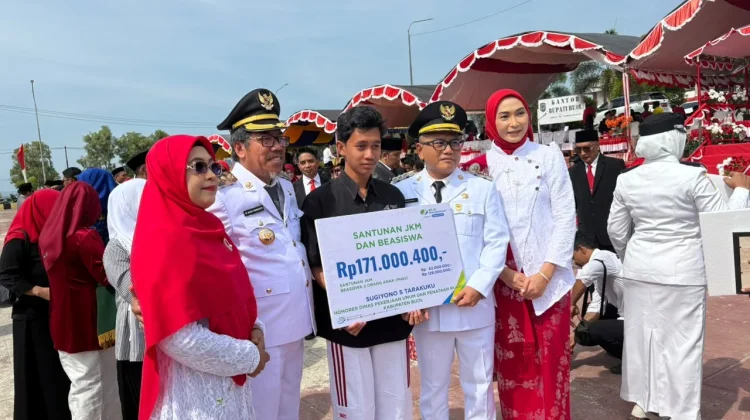 Pemkab Buol Serahkan Santunan BPJS kepada Ahli Waris Honorer