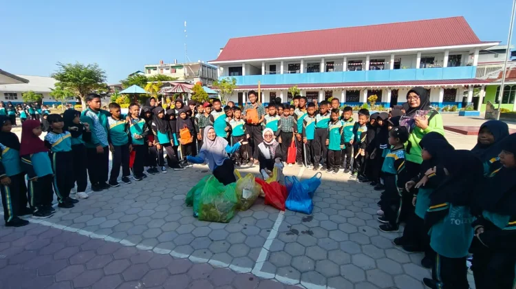 Siswa SD Negeri Percontohan Tolitoli Praktikkan Cinta Lingkungan