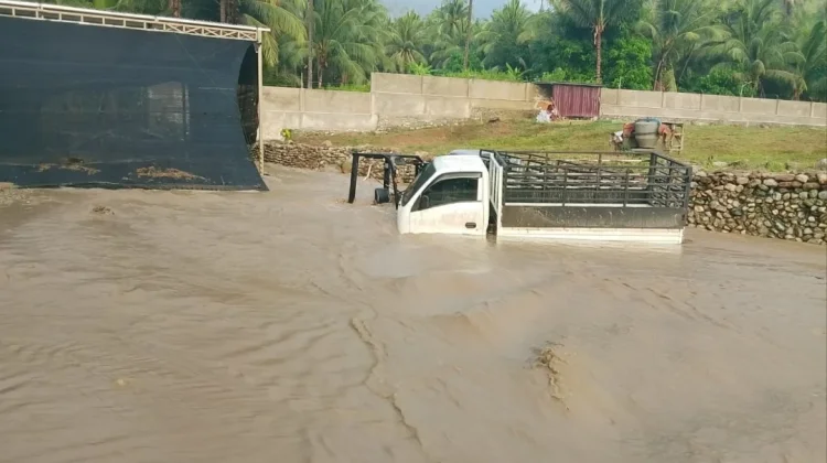 Banjir Bandang Terjang Desa Avolua Parimo