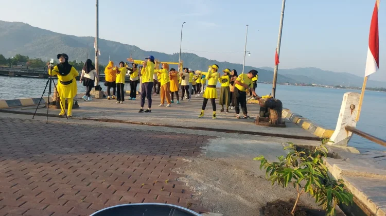 Komunitas Senam Tolitoli Manfaatkan Pelabuhan Haji Hayun