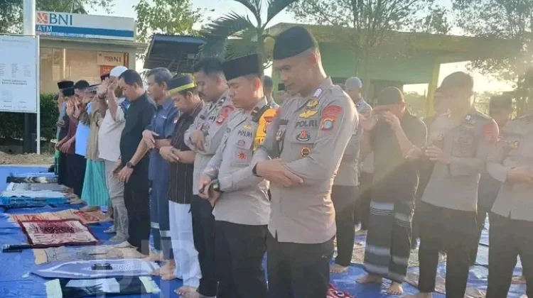 Brimob dan Warga Buol Berikhtiar di tengah Kemarau lewat Salat Istisqa