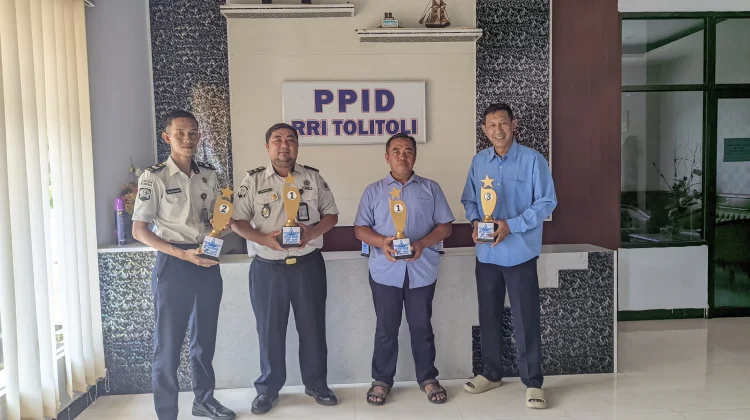 Karya dari Balik Jeruji, Enam Piala untuk Bintang Radio RRI Tolitoli