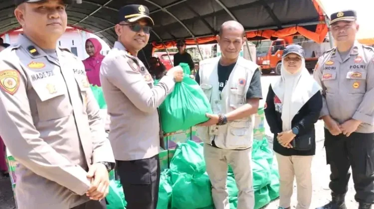 Kepedulian di tengah Banjir, Polres Parigi Moutong Bantu Warga Avolua