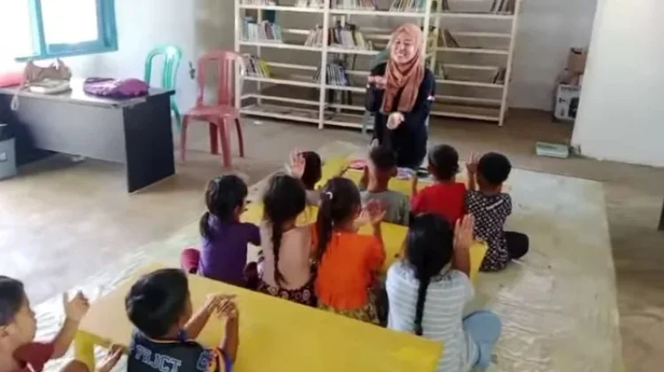 Perpustakaan Bahari Labuan Lobo Edukasi PHBS kepada Anak