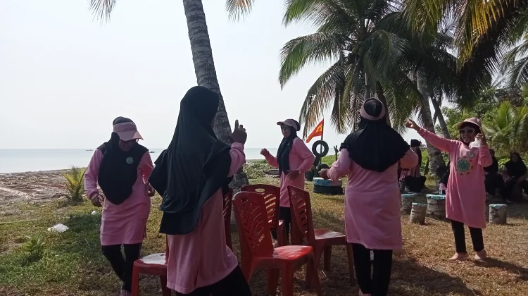 Lansia Bunga Yurli Buol Semarakkan HLUN dengan Beragam Lomba