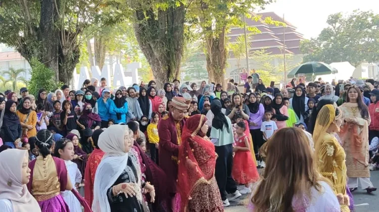 Nostalgia Bollywood Tampil Beda, Nuansa India CFD Tolitoli Meriah