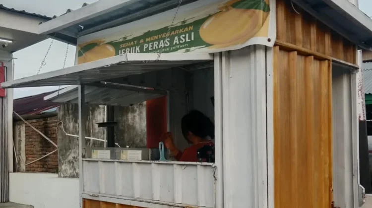 Cuaca Panas, Es Jeruk Jadi Favorit Warga Buol