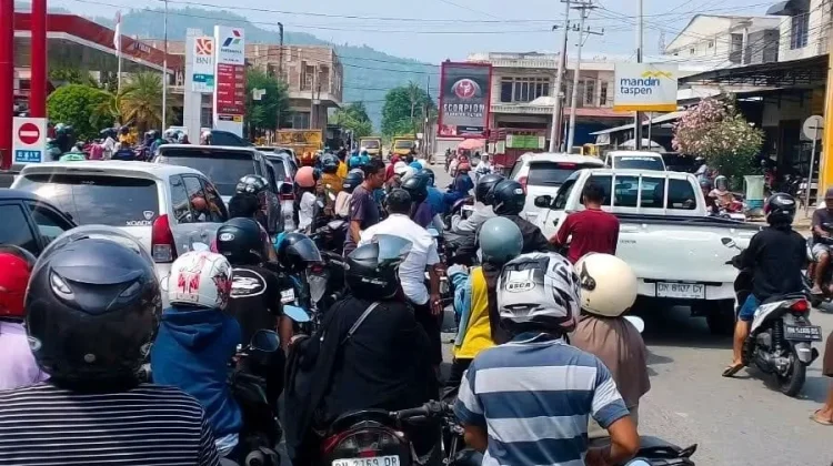 BBM Langka, Warga Tolitoli Keluhkan Antrian Panjang