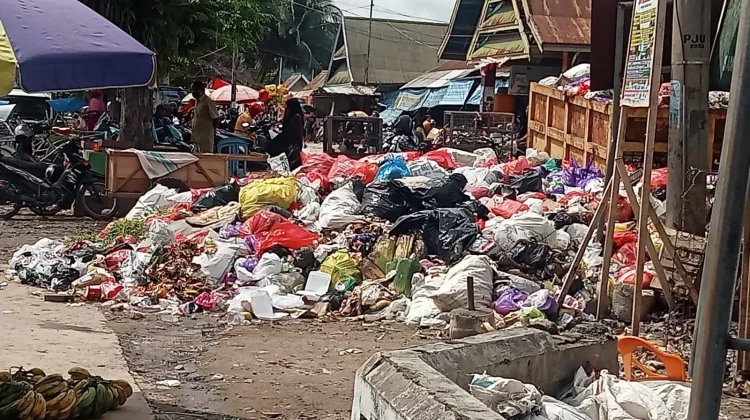 Pemkab Tolitoli Tata Pengelolaan Sampah Pasar Susumbolan