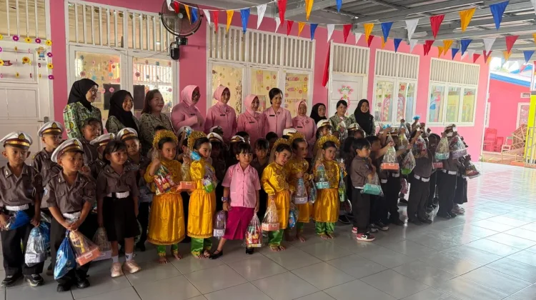 Ibu Kapolda Sulteng Kunjungi TK Kemala Bhayangkari 06 Tolitoli