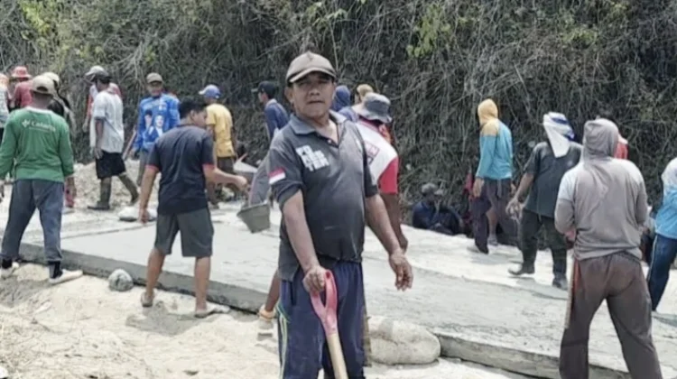Perbaikan jalan di desa Oyom telah mencapai 75 persen