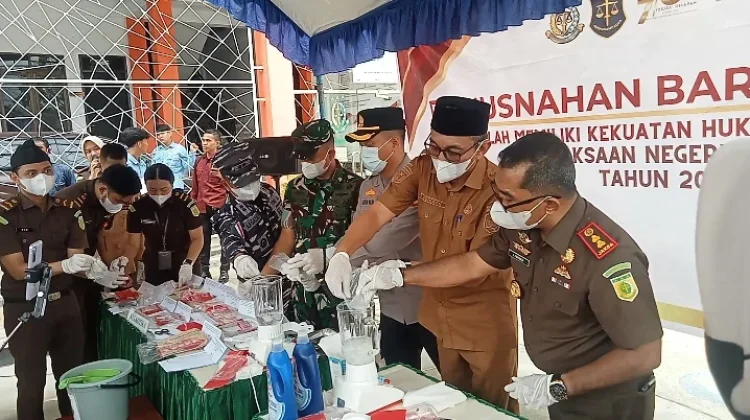 Kejari Tolitoli Musnahkan Barang Bukti 25 Perkara