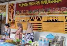 Berkah Ramadan, Jualan Rumahan Ibu Diana Laris Manis