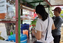 Berkah Ramadan, Es Kelapa Muda Aan Laris