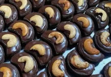 Kue Bulan Sabit Cokelat Mente Favorit Pelanggan