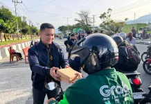 Subdit Tipikor Polda Sulteng Bersama Mahasiswa Bagikan 200 Kotak Takjil