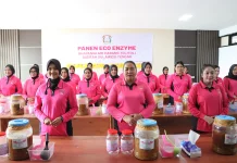 Bhayangkari Cabang Tolitoli Panen Eco Enzyme Dukung Gerakan Ramah Lingkungan