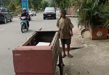 Semangat Ibu Nur Mencari Rezeki di tengah Terik Ramadan